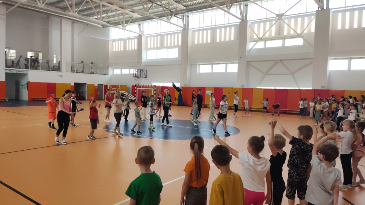 Спортивный флешмоб «Семейные спортивные выходные», организованный в рамках проекта «Культурно-спортивная арена Таврово» прошёл на Ура!.